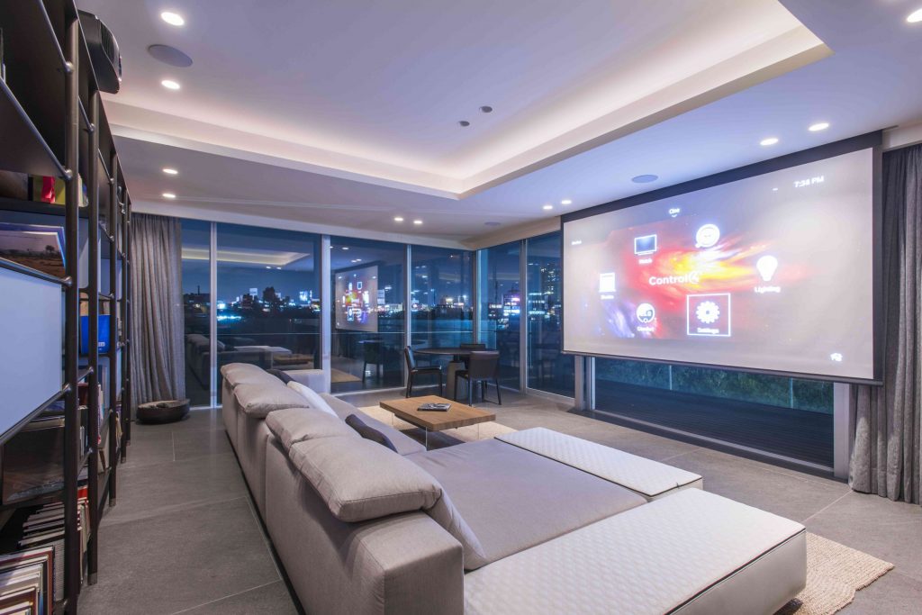 Home theater automatizado em projeto de Smart Home de alto padrão